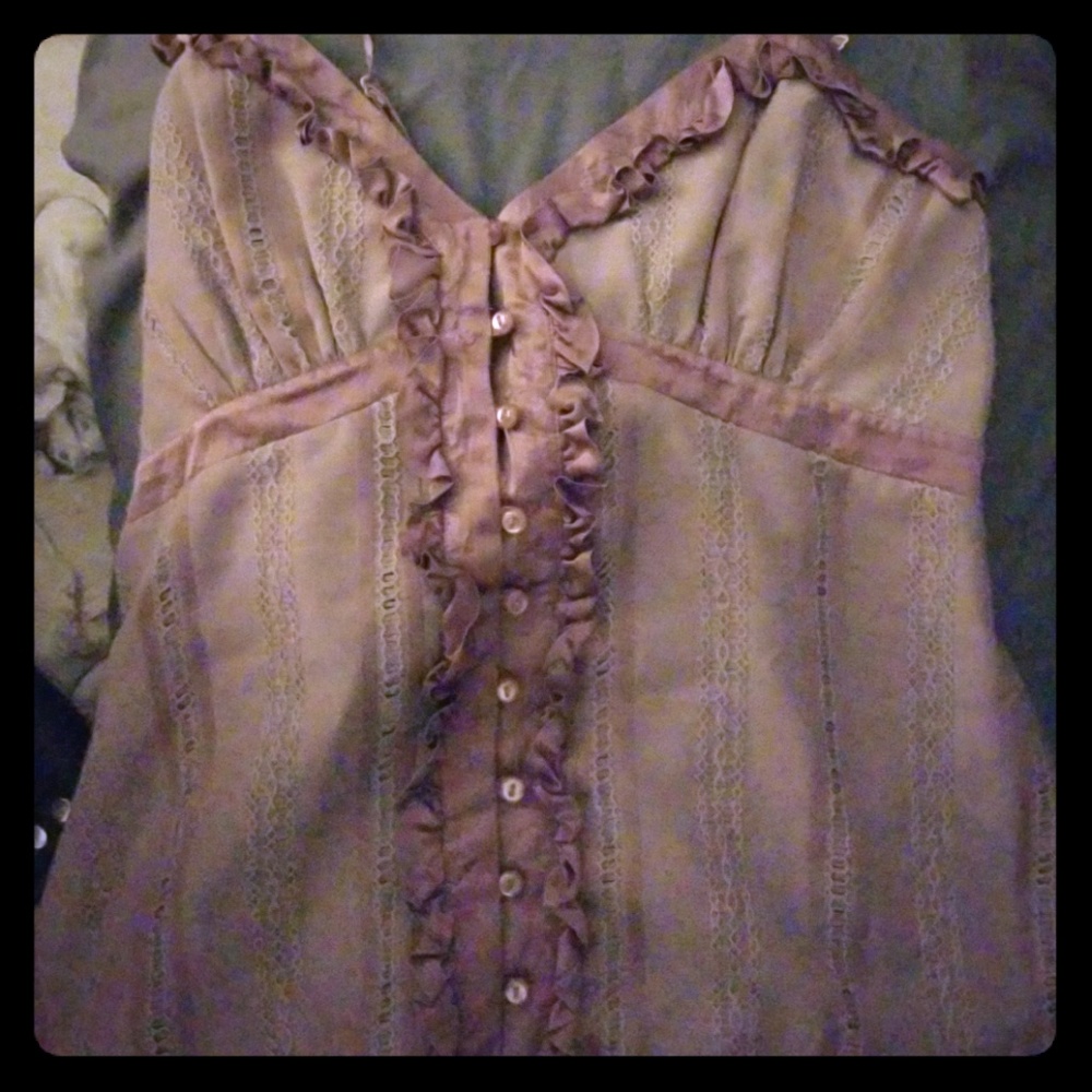 Very cute blouse with straps
